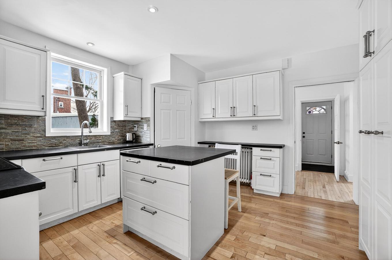 Kitchen - 725 Rue Gohier, Montréal (Saint-Laurent), QC - Indoor Photo Showing Kitchen