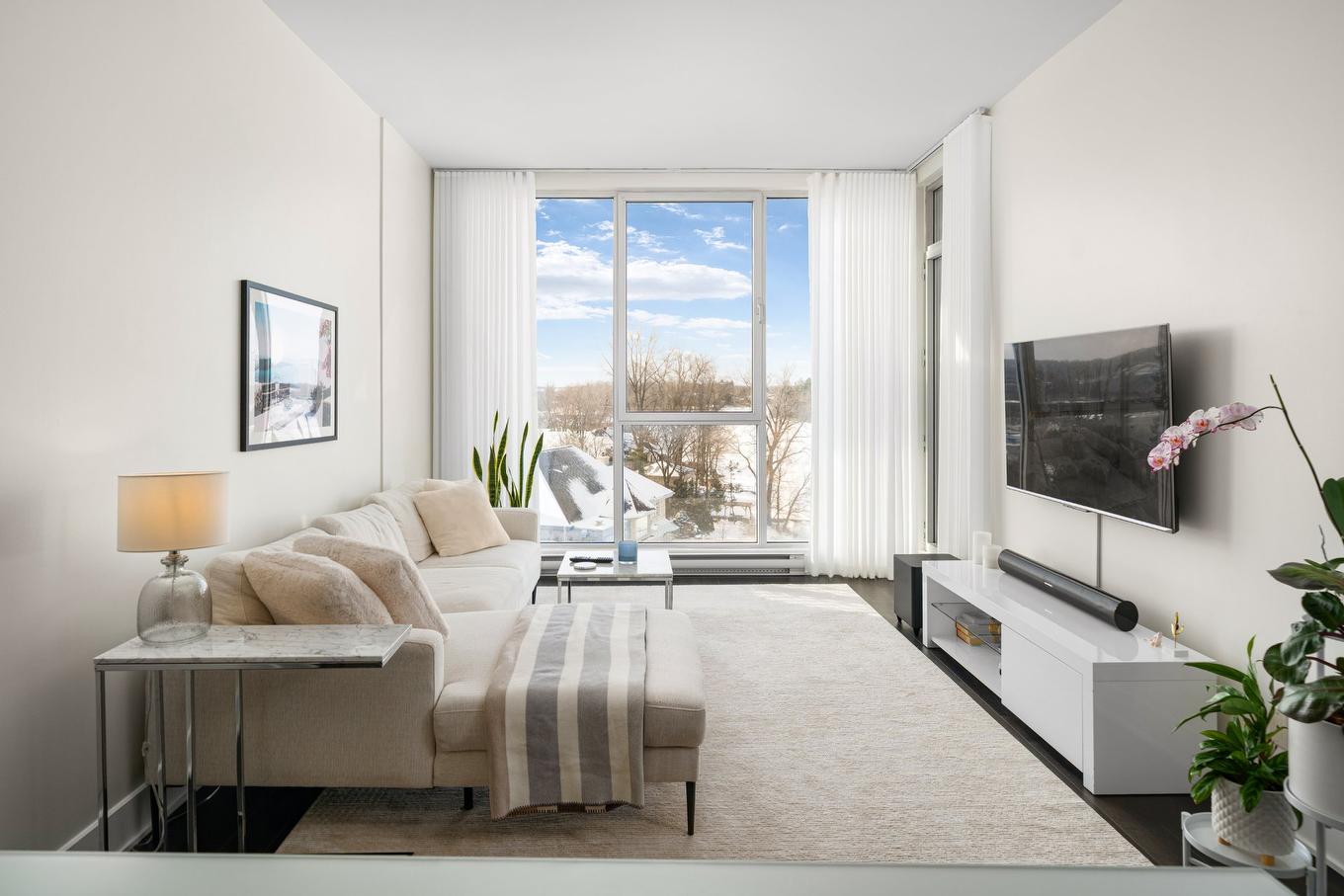 Living room - 608-14399 Boul. Gouin O., Montréal (Pierrefonds-Roxboro), QC - Indoor Photo Showing Living Room