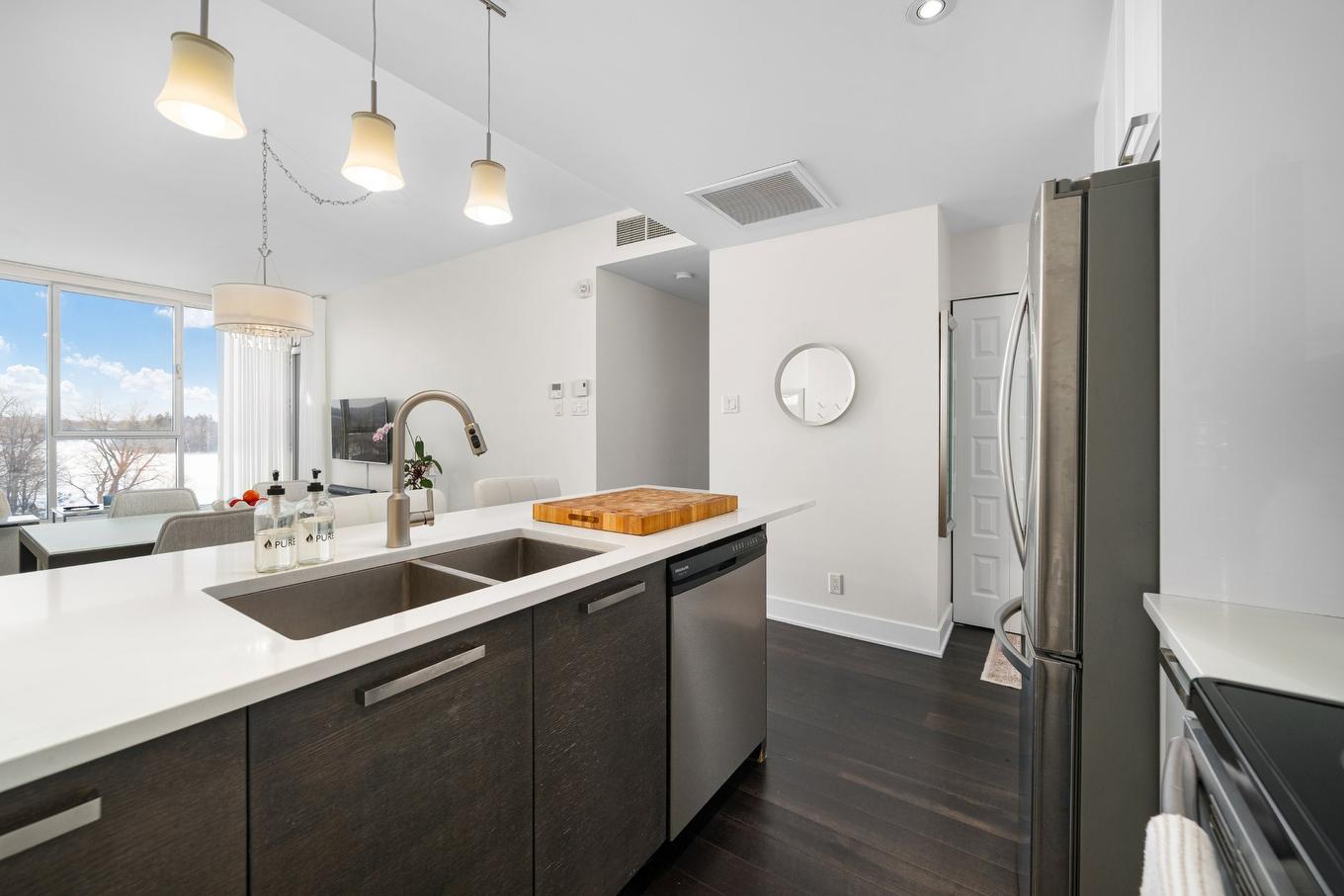 Kitchen - 608-14399 Boul. Gouin O., Montréal (Pierrefonds-Roxboro), QC - Indoor Photo Showing Kitchen With Double Sink With Upgraded Kitchen