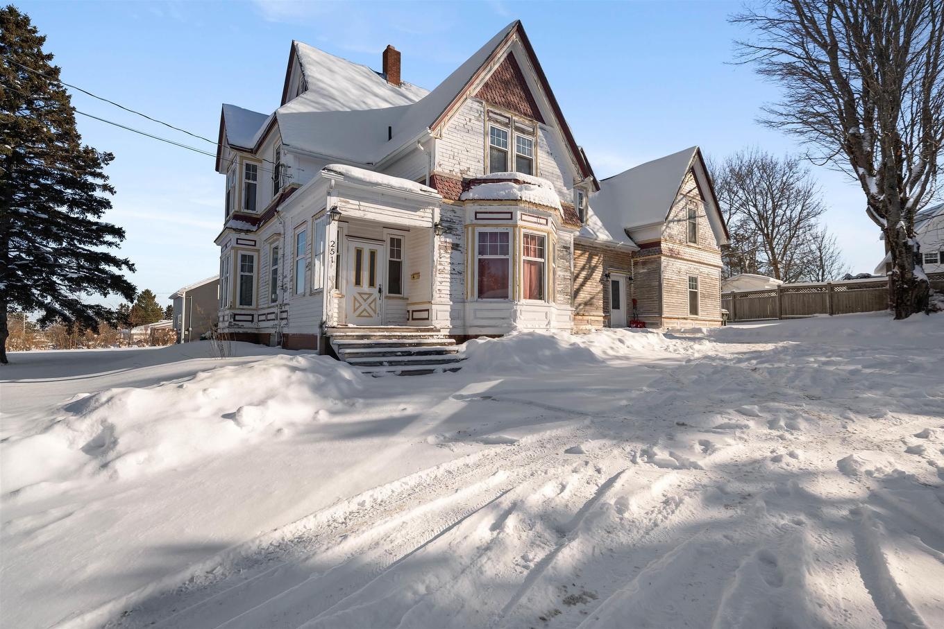 251 Victoria Street E, Amherst, NS