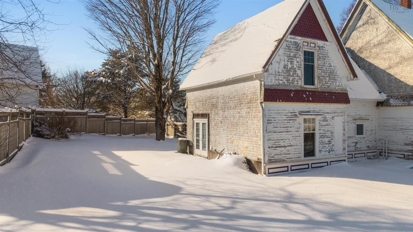 251 Victoria Street E, Amherst, NS