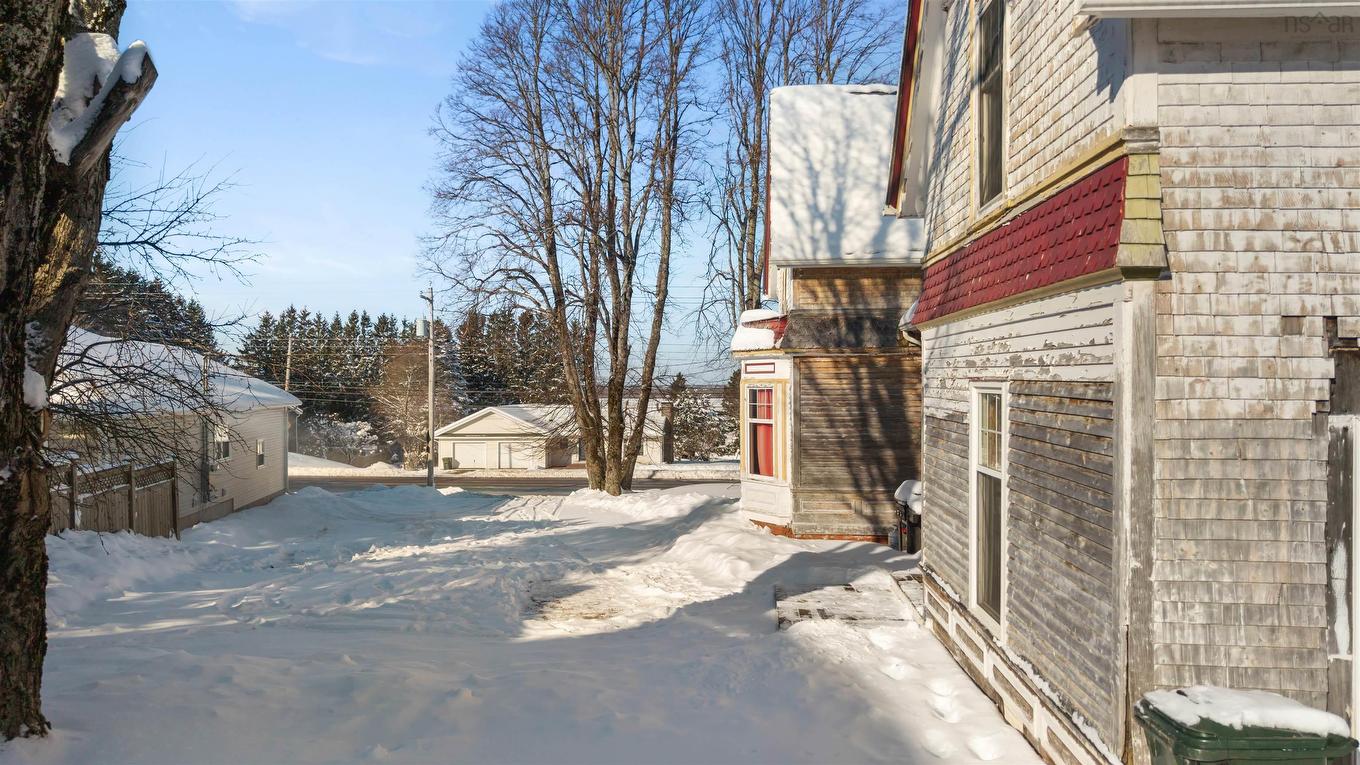 251 Victoria Street E, Amherst, NS