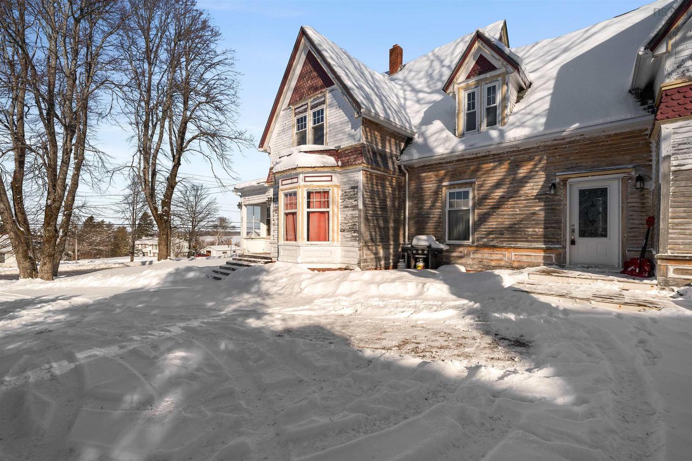 251 Victoria Street E, Amherst, NS