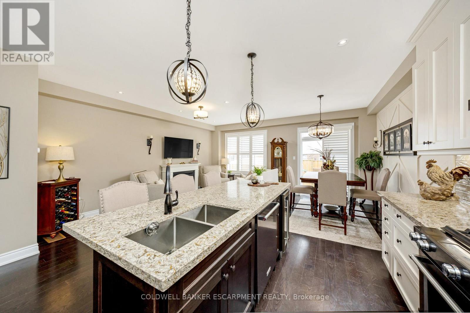 107 Taylor Avenue, Guelph/Eramosa, ON - Indoor Photo Showing Kitchen With Double Sink With Upgraded Kitchen