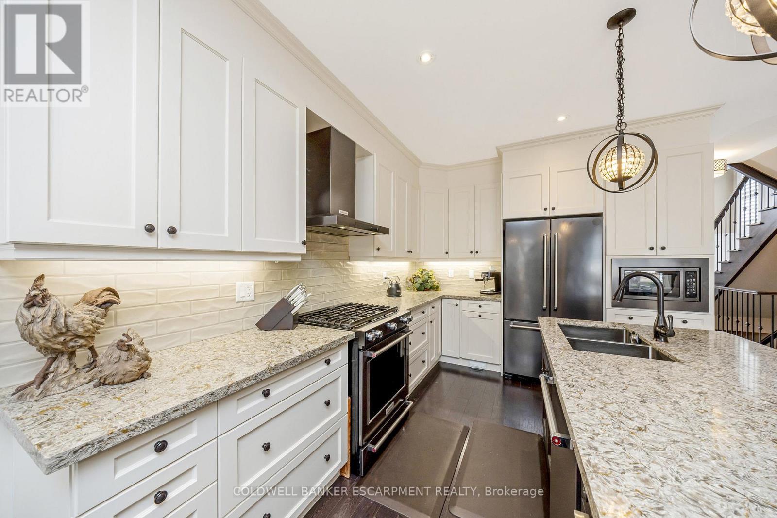 107 Taylor Avenue, Guelph/Eramosa, ON - Indoor Photo Showing Kitchen With Double Sink With Upgraded Kitchen