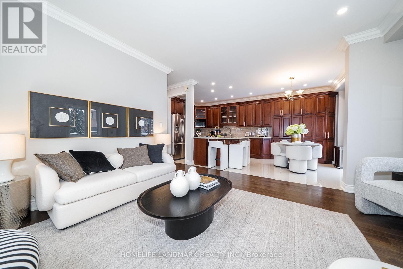 26 Monaco Crescent, Richmond Hill, ON - Indoor Photo Showing Living Room