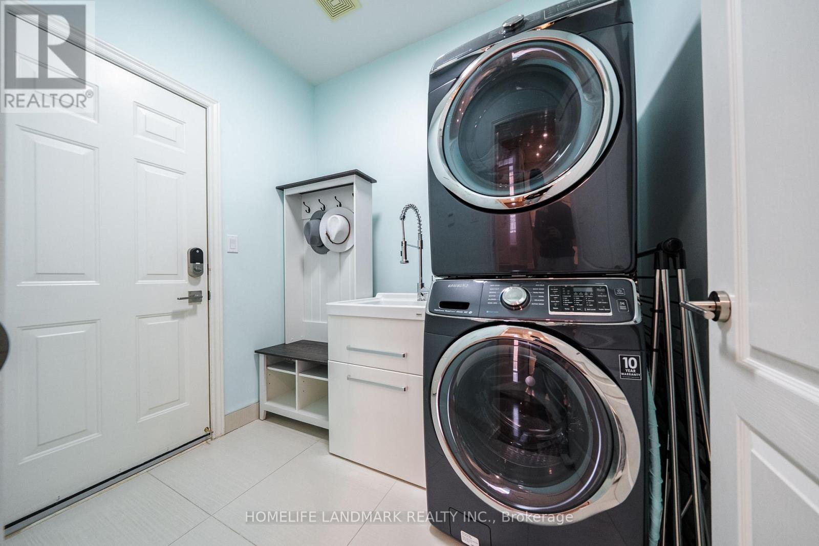 26 Monaco Crescent, Richmond Hill, ON - Indoor Photo Showing Laundry Room