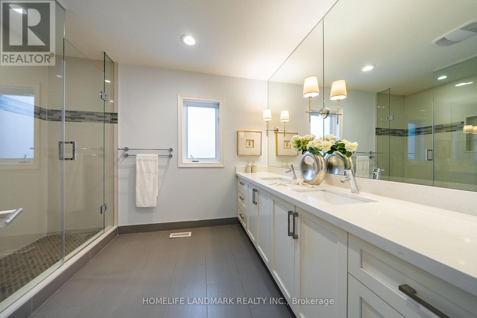 26 Monaco Crescent, Richmond Hill, ON - Indoor Photo Showing Bathroom