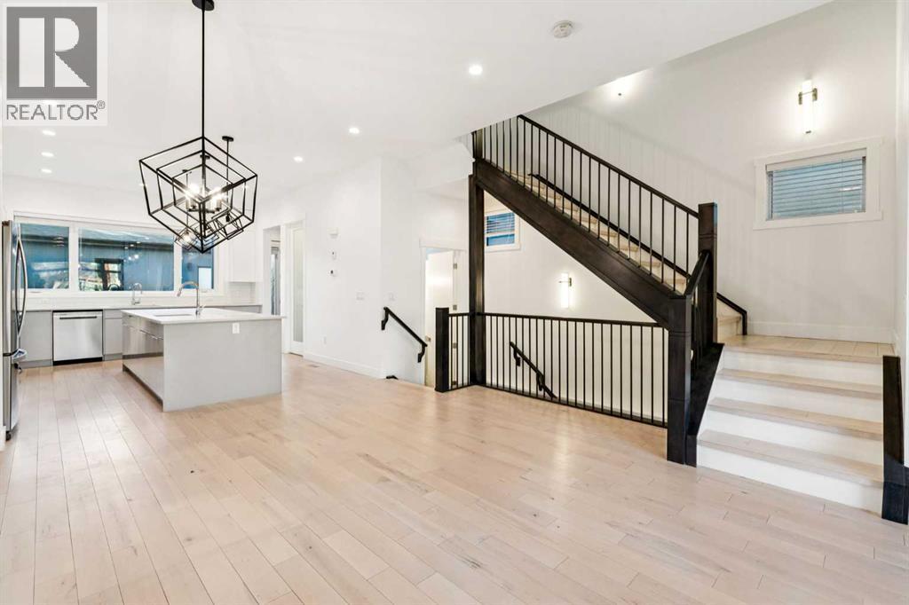 2409 28 Avenue Sw, Calgary, AB - Indoor Photo Showing Other Room