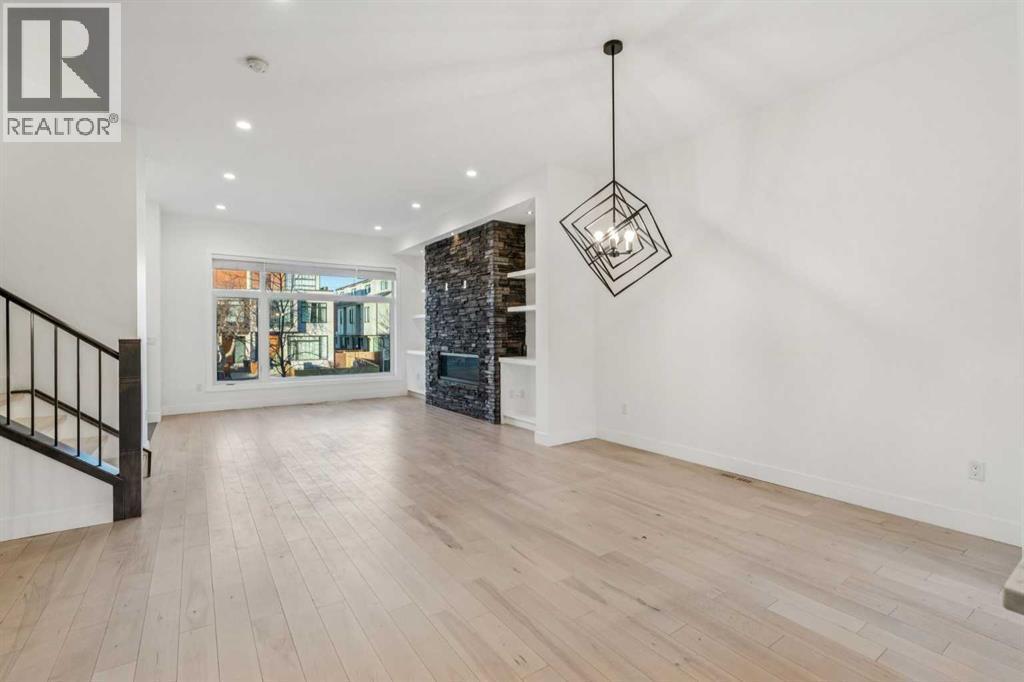 2409 28 Avenue Sw, Calgary, AB - Indoor