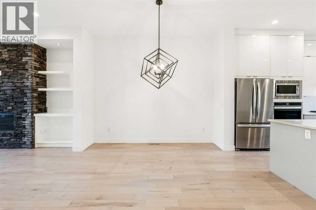 2409 28 Avenue Sw, Calgary, AB - Indoor Photo Showing Kitchen
