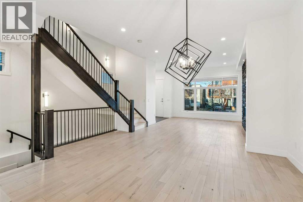 2409 28 Avenue Sw, Calgary, AB - Indoor Photo Showing Other Room