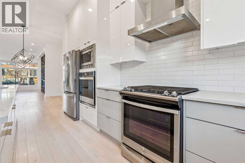 2409 28 Avenue Sw, Calgary, AB - Indoor Photo Showing Kitchen With Upgraded Kitchen