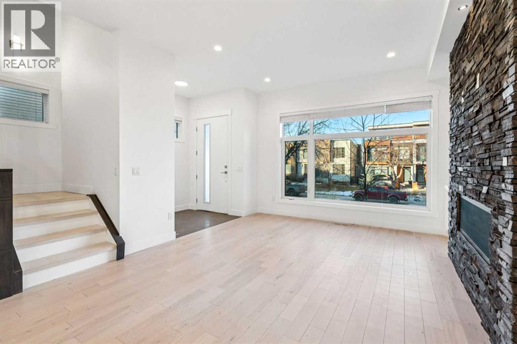 2409 28 Avenue Sw, Calgary, AB - Indoor With Fireplace