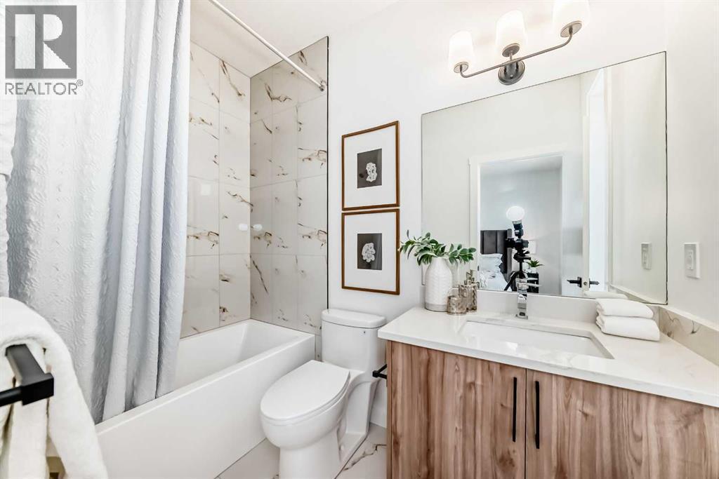 8530 Bowness Road Nw, Calgary, AB - Indoor Photo Showing Bathroom