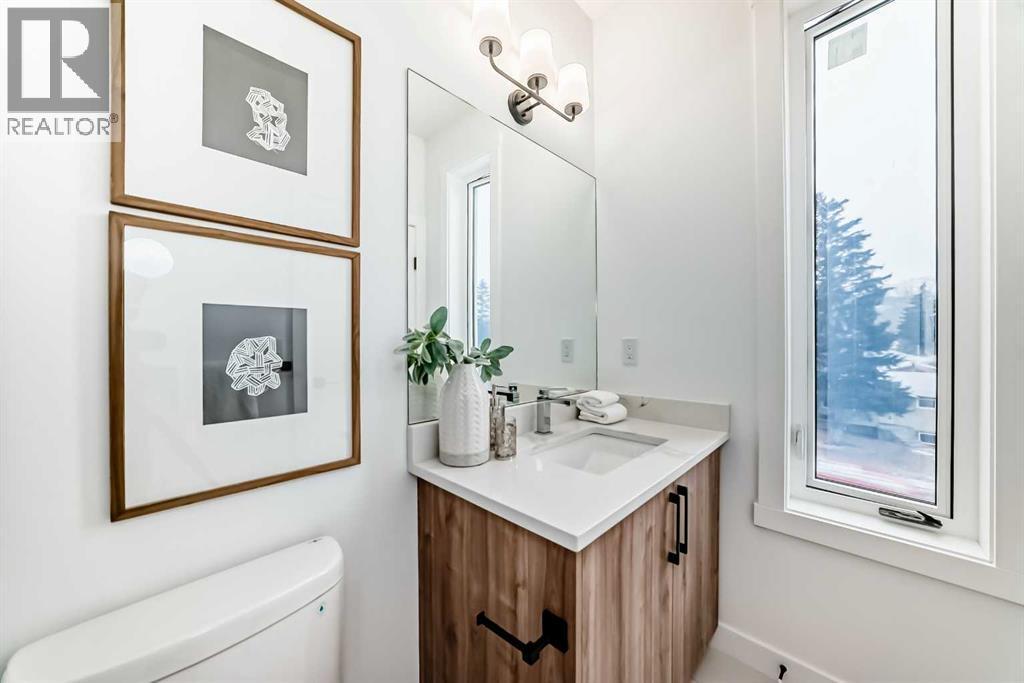8530 Bowness Road Nw, Calgary, AB - Indoor Photo Showing Bathroom
