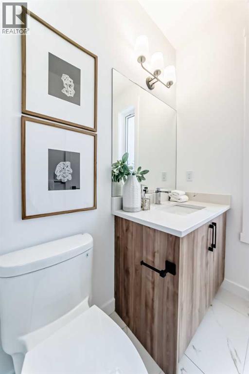 8530 Bowness Road Nw, Calgary, AB - Indoor Photo Showing Bathroom