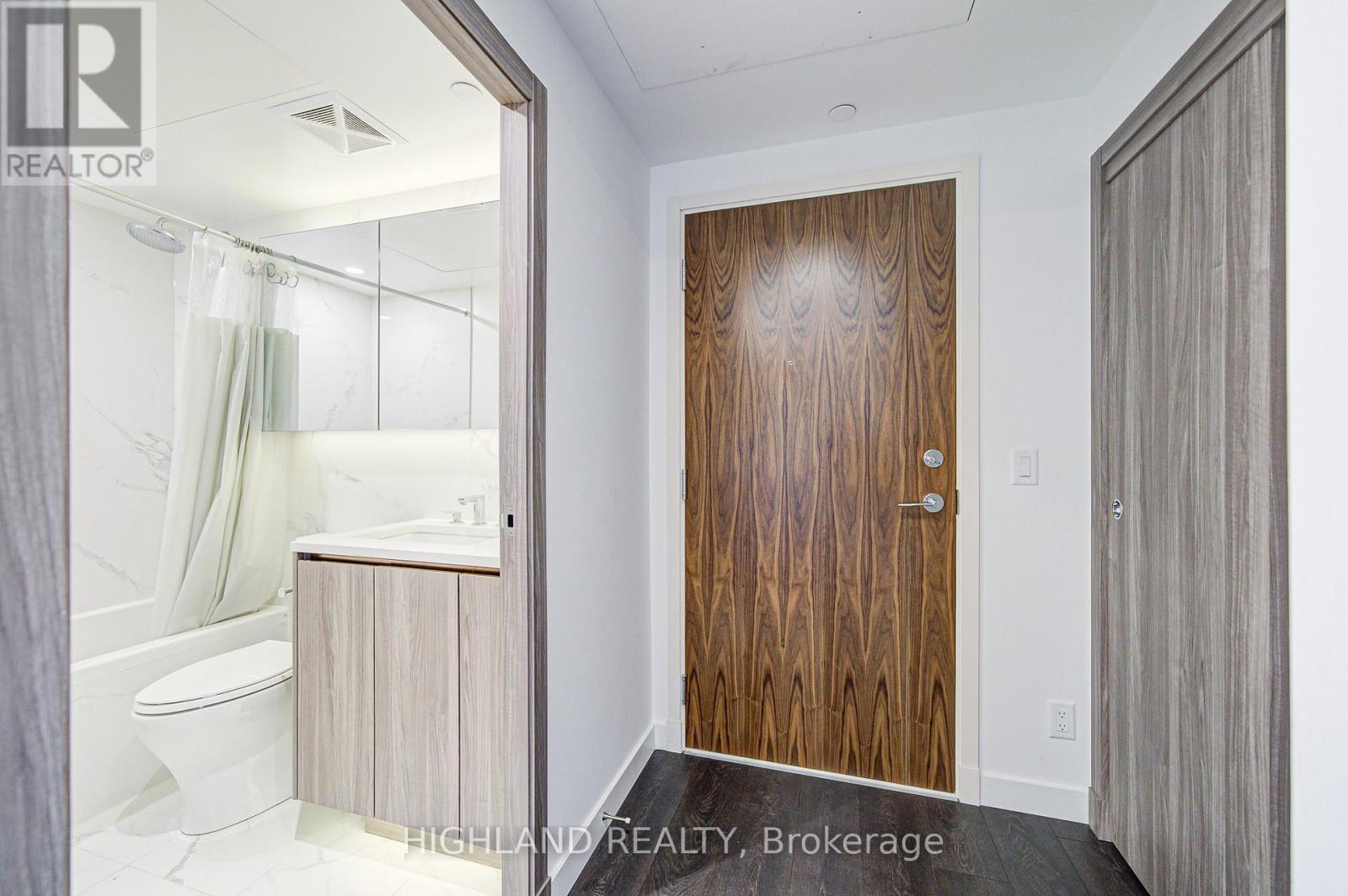 608 - 25 Mcmahon Drive, Toronto, ON - Indoor Photo Showing Bathroom