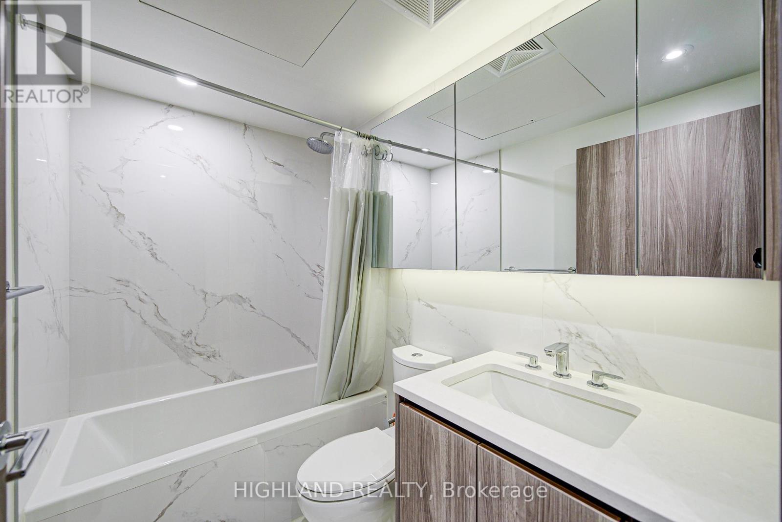 608 - 25 Mcmahon Drive, Toronto, ON - Indoor Photo Showing Bathroom