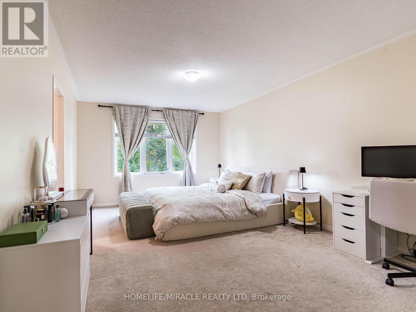 # 143 - 1035 Victoria Road S, Guelph, ON - Indoor Photo Showing Bedroom