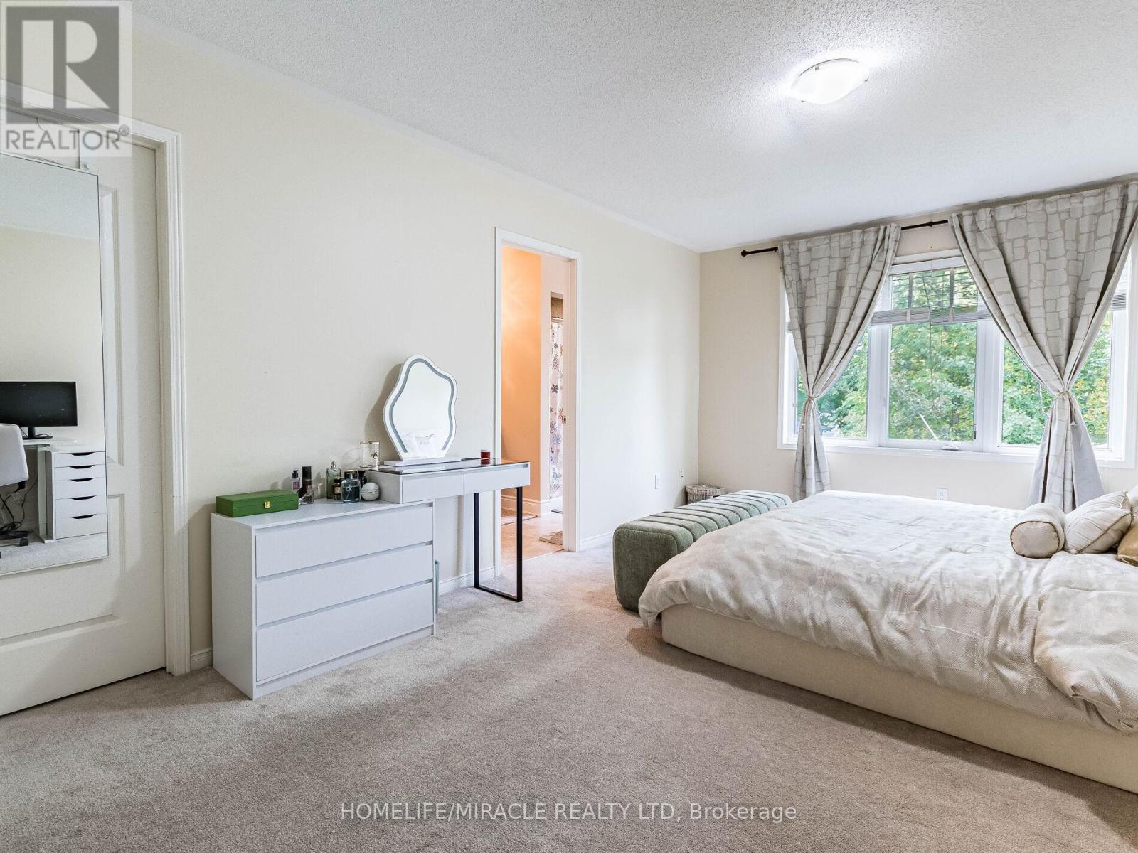 # 143 - 1035 Victoria Road S, Guelph, ON - Indoor Photo Showing Bedroom