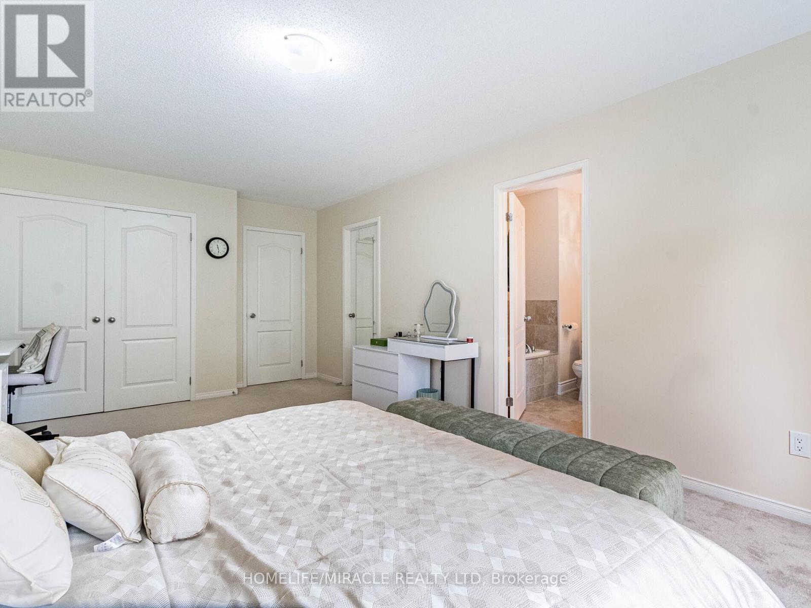 # 143 - 1035 Victoria Road S, Guelph, ON - Indoor Photo Showing Bedroom