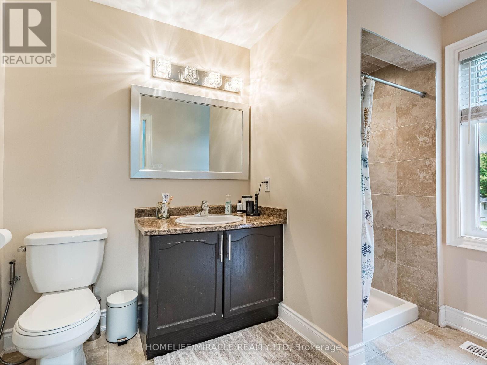 # 143 - 1035 Victoria Road S, Guelph, ON - Indoor Photo Showing Bathroom