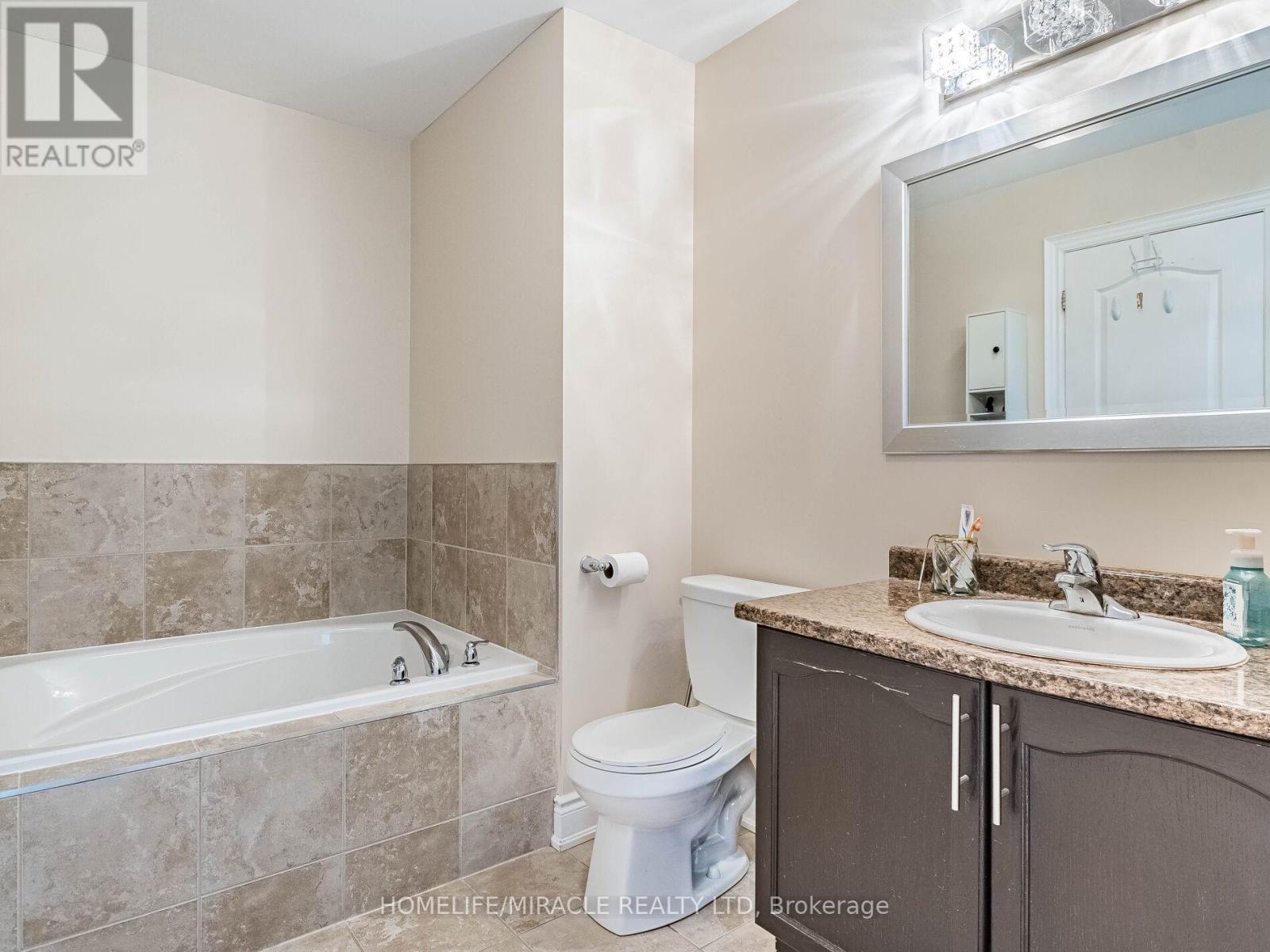 # 143 - 1035 Victoria Road S, Guelph, ON - Indoor Photo Showing Bathroom