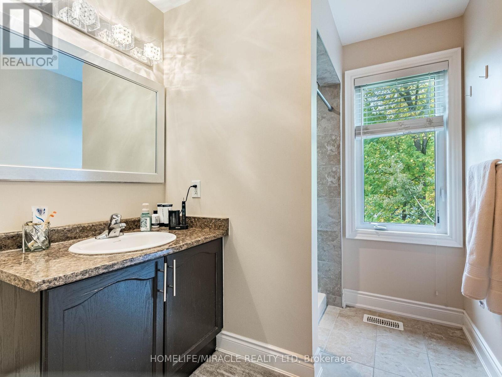 # 143 - 1035 Victoria Road S, Guelph, ON - Indoor Photo Showing Bathroom