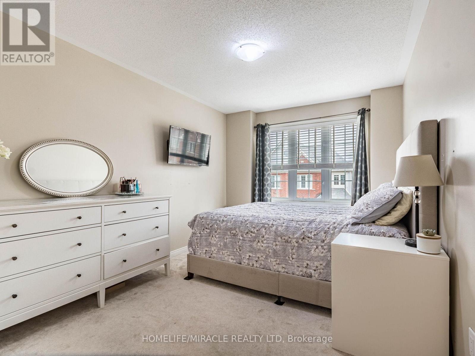 # 143 - 1035 Victoria Road S, Guelph, ON - Indoor Photo Showing Bedroom