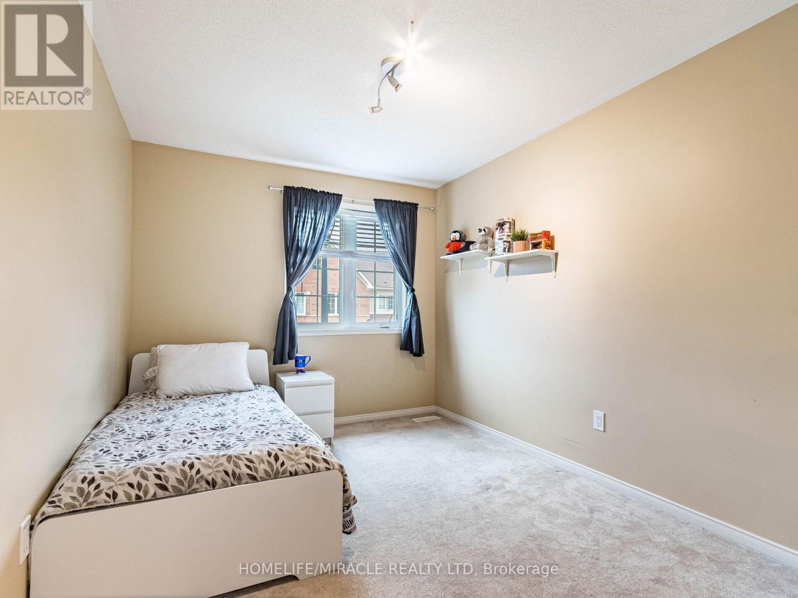 # 143 - 1035 Victoria Road S, Guelph, ON - Indoor Photo Showing Bedroom