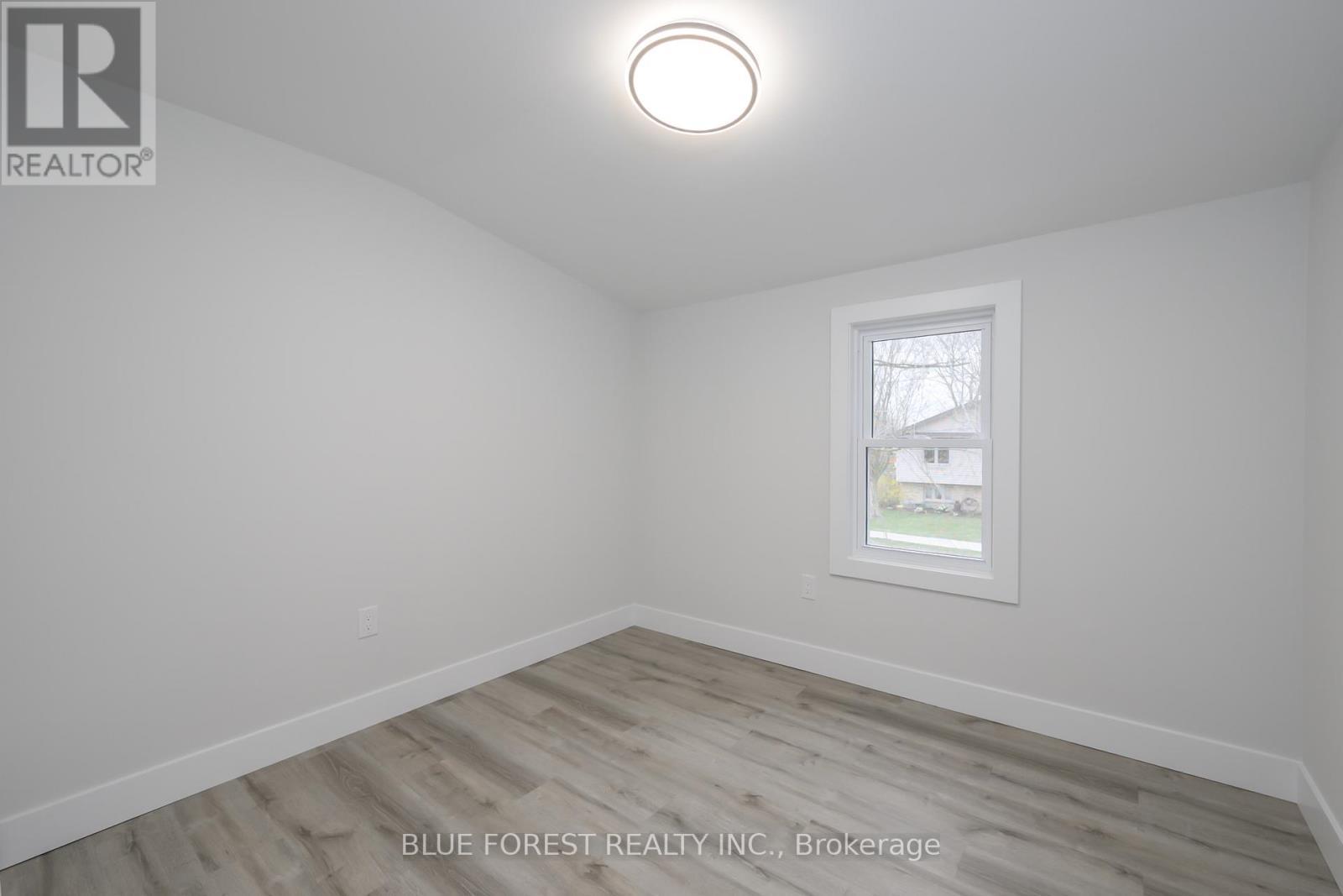 186 Victoria Street, Southwest Middlesex (Glencoe), ON - Indoor Photo Showing Other Room