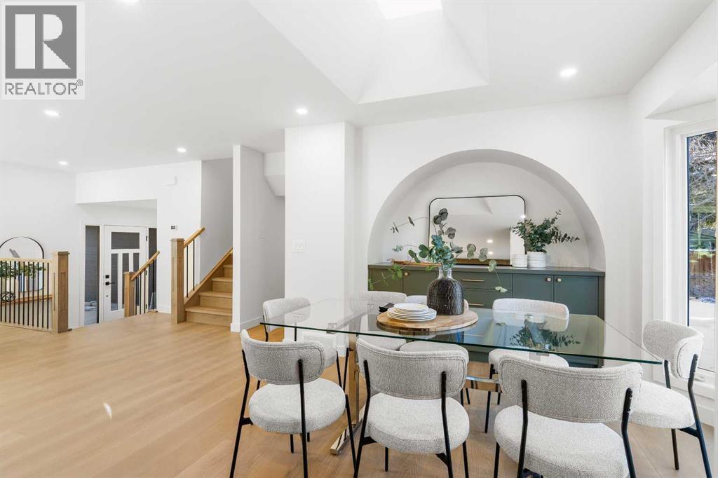 1012 70 Avenue Sw, Calgary, AB - Indoor Photo Showing Dining Room
