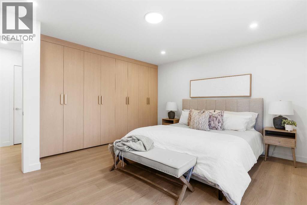 1012 70 Avenue Sw, Calgary, AB - Indoor Photo Showing Bedroom