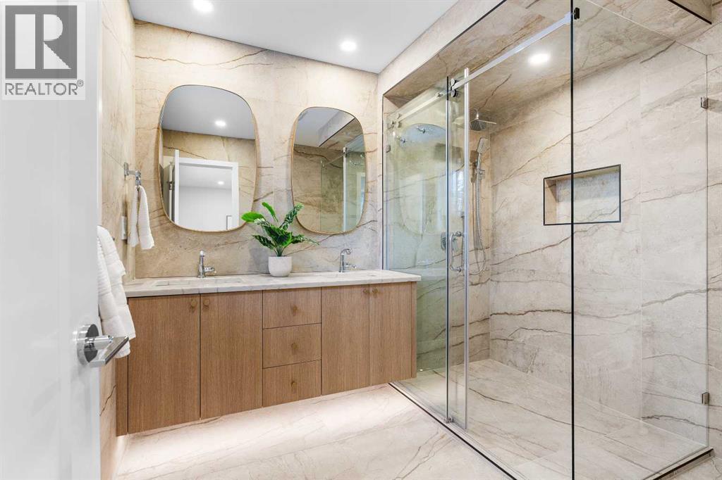 1012 70 Avenue Sw, Calgary, AB - Indoor Photo Showing Bathroom