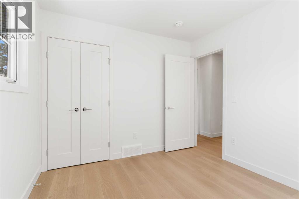 1012 70 Avenue Sw, Calgary, AB - Indoor Photo Showing Other Room