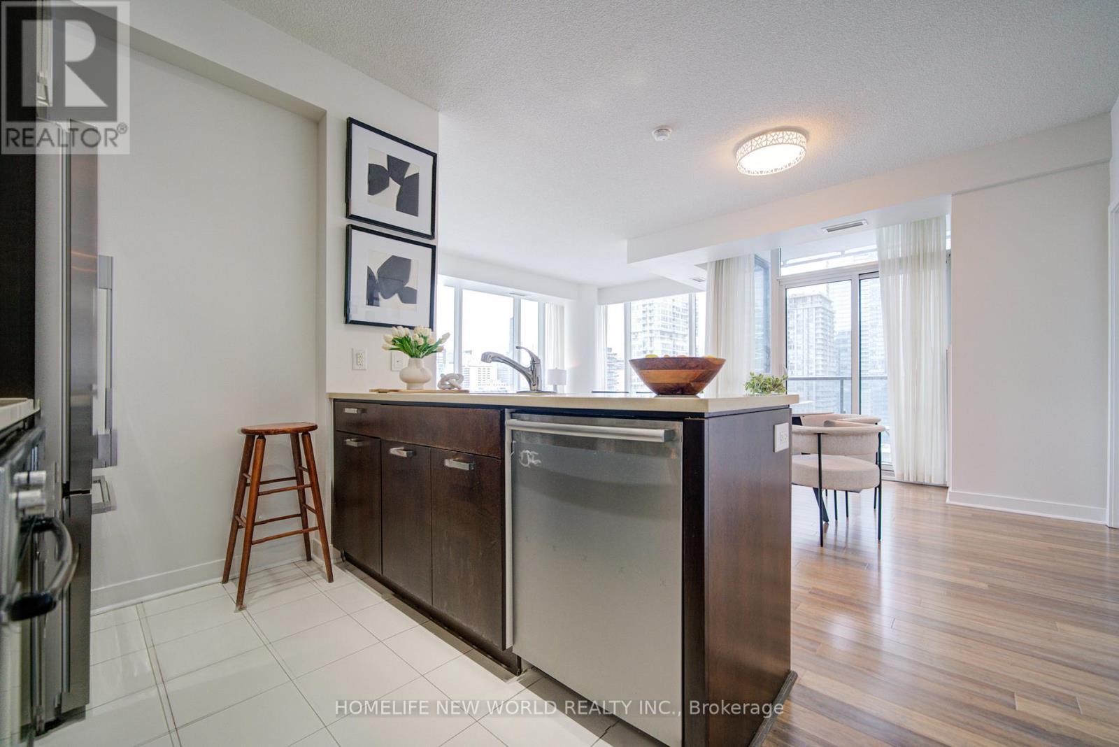 2004 - 295 Adelaide Street W, Toronto, ON - Indoor Photo Showing Kitchen
