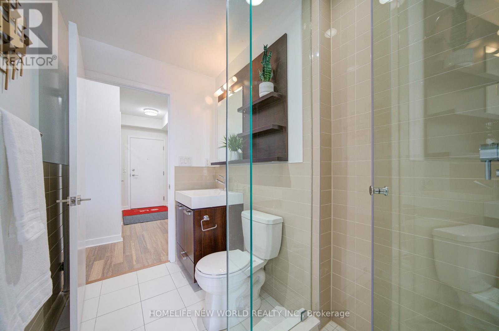 2004 - 295 Adelaide Street W, Toronto, ON - Indoor Photo Showing Bathroom