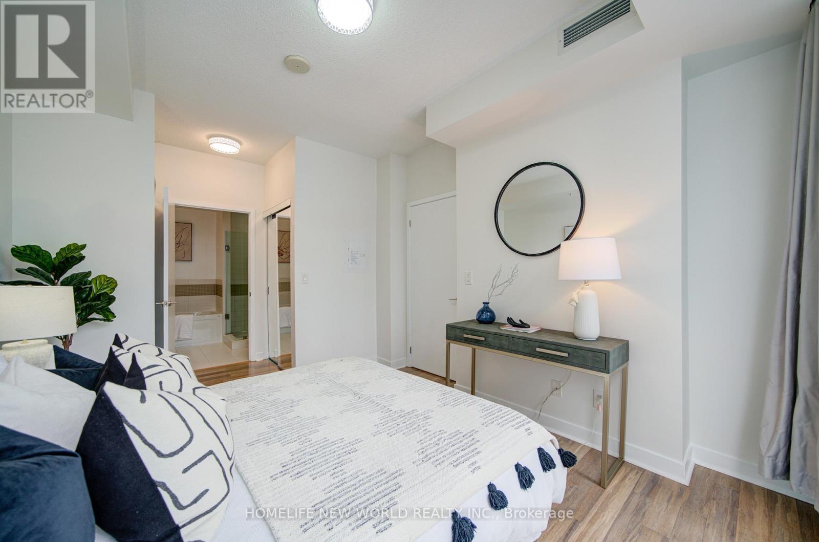 2004 - 295 Adelaide Street W, Toronto, ON - Indoor Photo Showing Bedroom