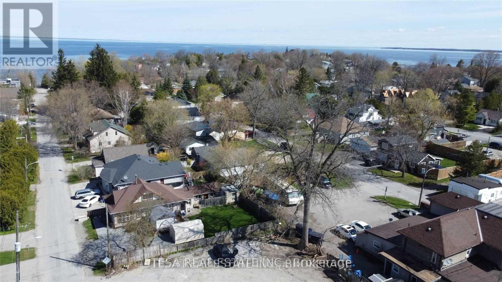 924 & 926 Lake Drive E, Georgina, ON