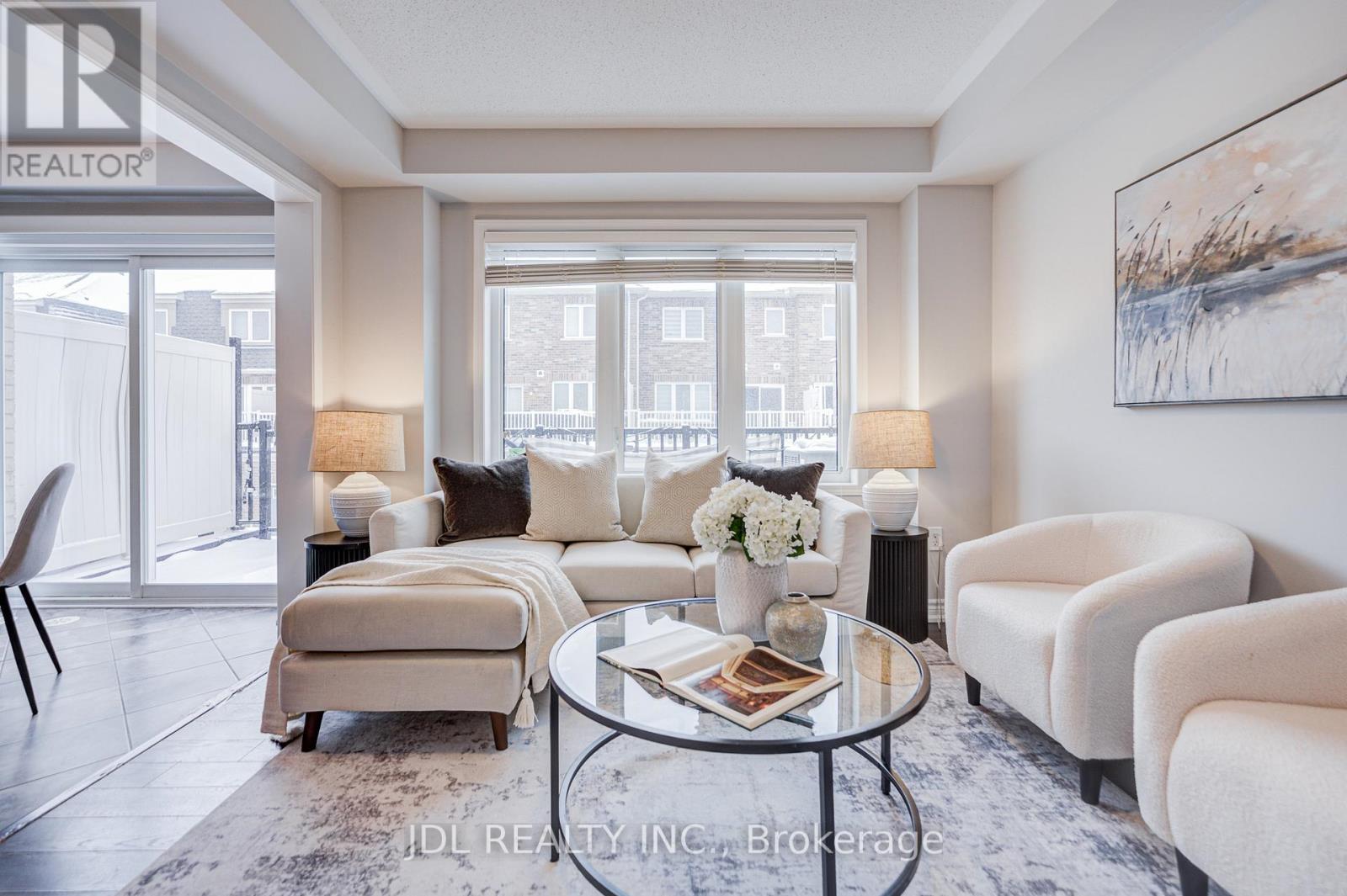 3002 Preserve Drive, Unit 25 Drive, Oakville, ON - Indoor Photo Showing Living Room
