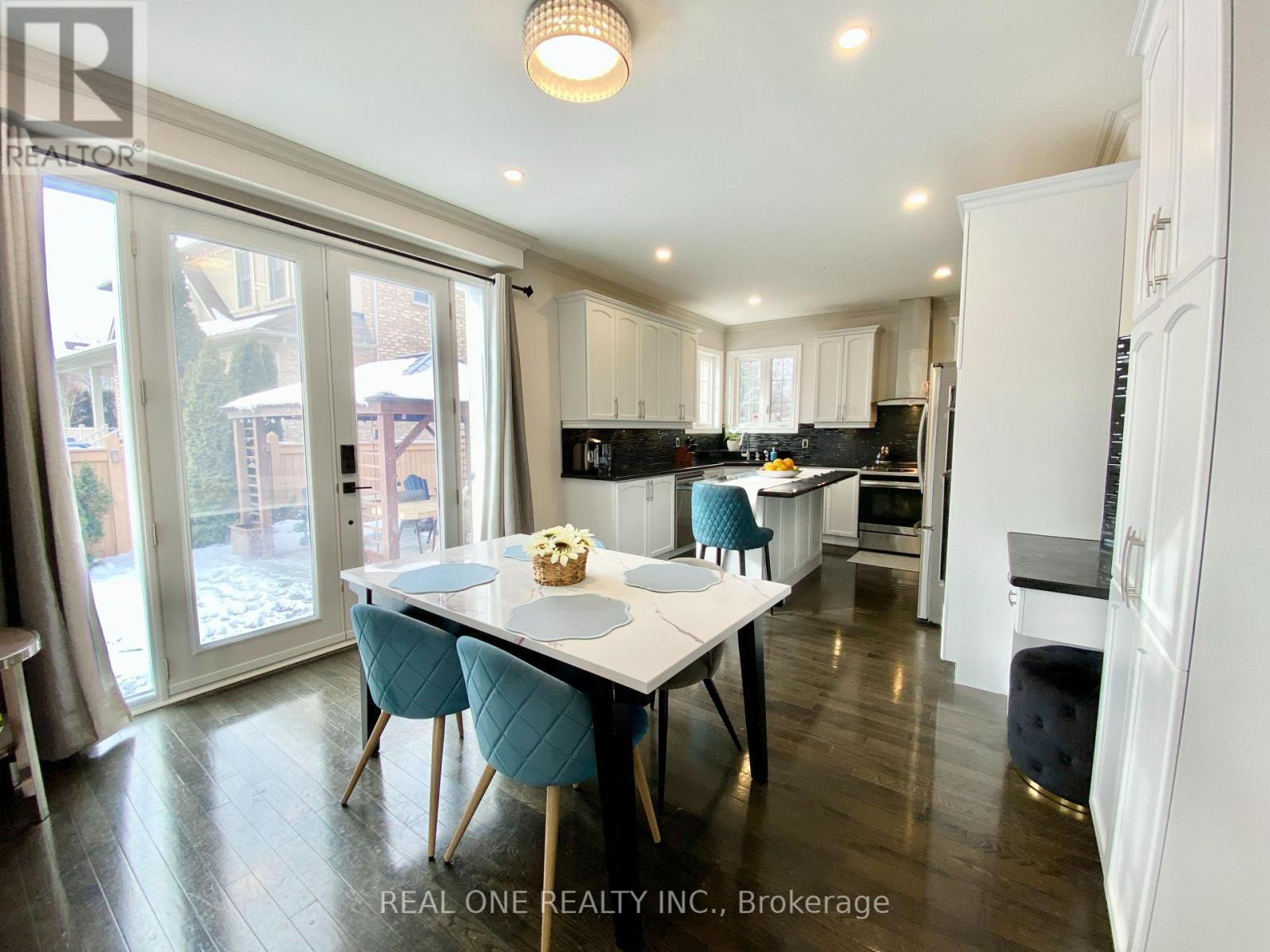 238 Nautical Boulevard, Oakville, ON - Indoor Photo Showing Dining Room