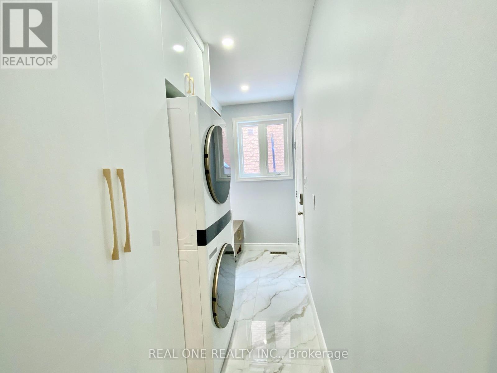 238 Nautical Boulevard, Oakville, ON - Indoor Photo Showing Laundry Room