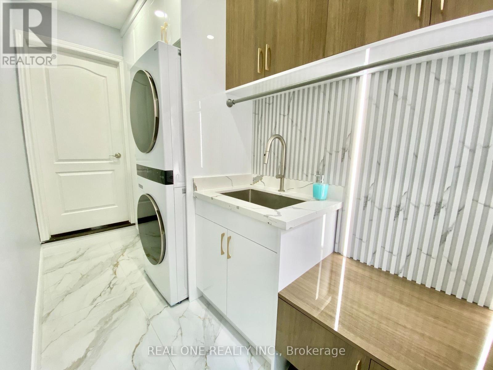 238 Nautical Boulevard, Oakville, ON - Indoor Photo Showing Laundry Room