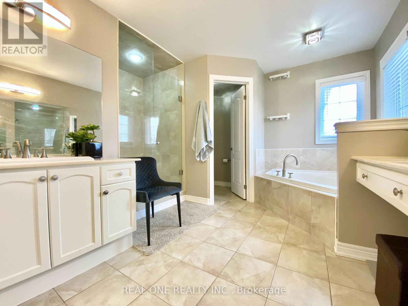 238 Nautical Boulevard, Oakville, ON - Indoor Photo Showing Bathroom