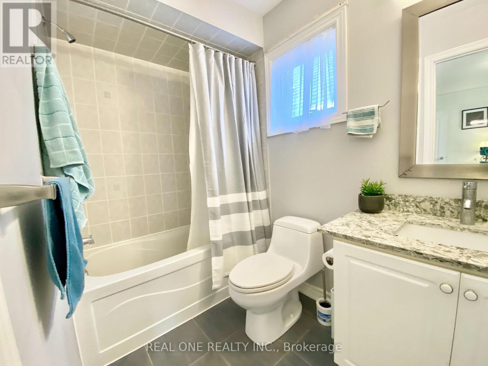 238 Nautical Boulevard, Oakville, ON - Indoor Photo Showing Bathroom