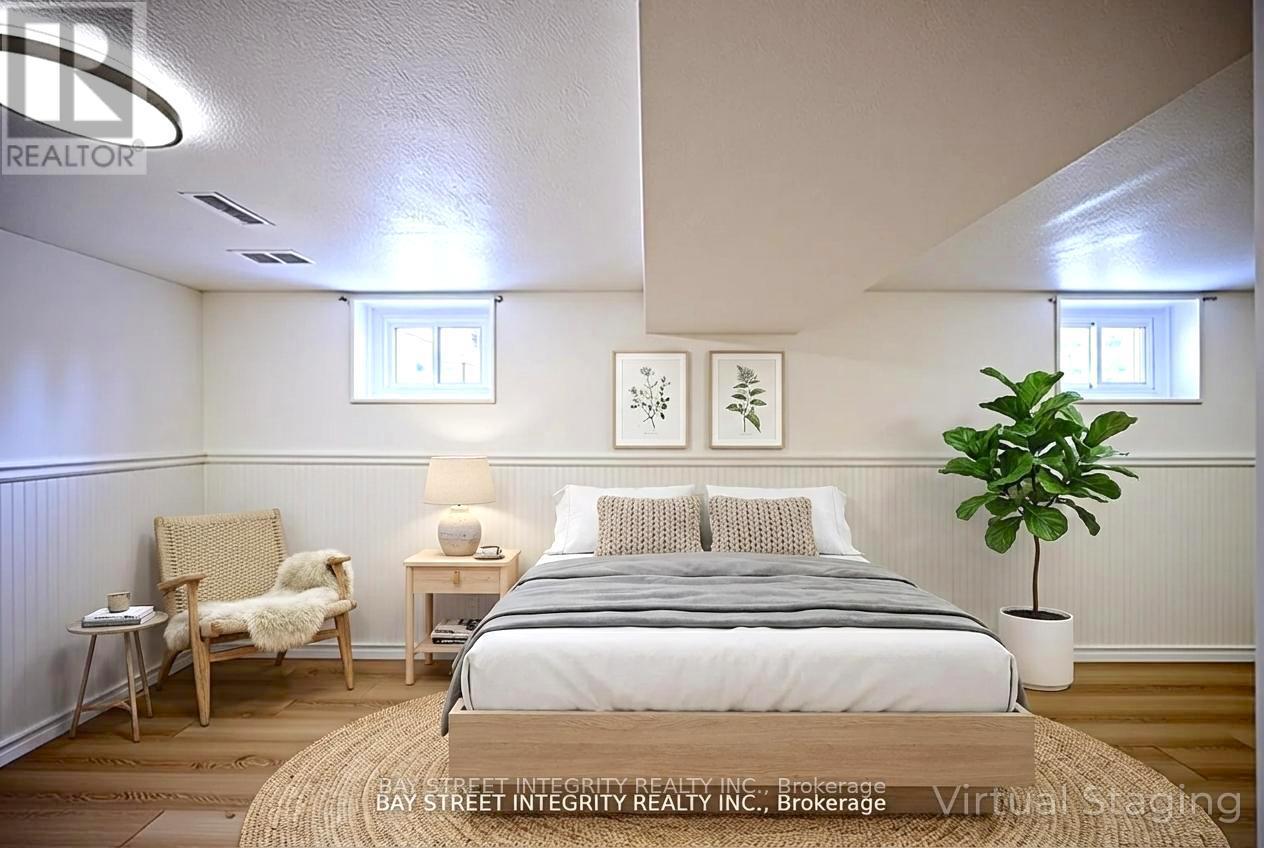 106 Beland Avenue N, Hamilton, ON - Indoor Photo Showing Bedroom