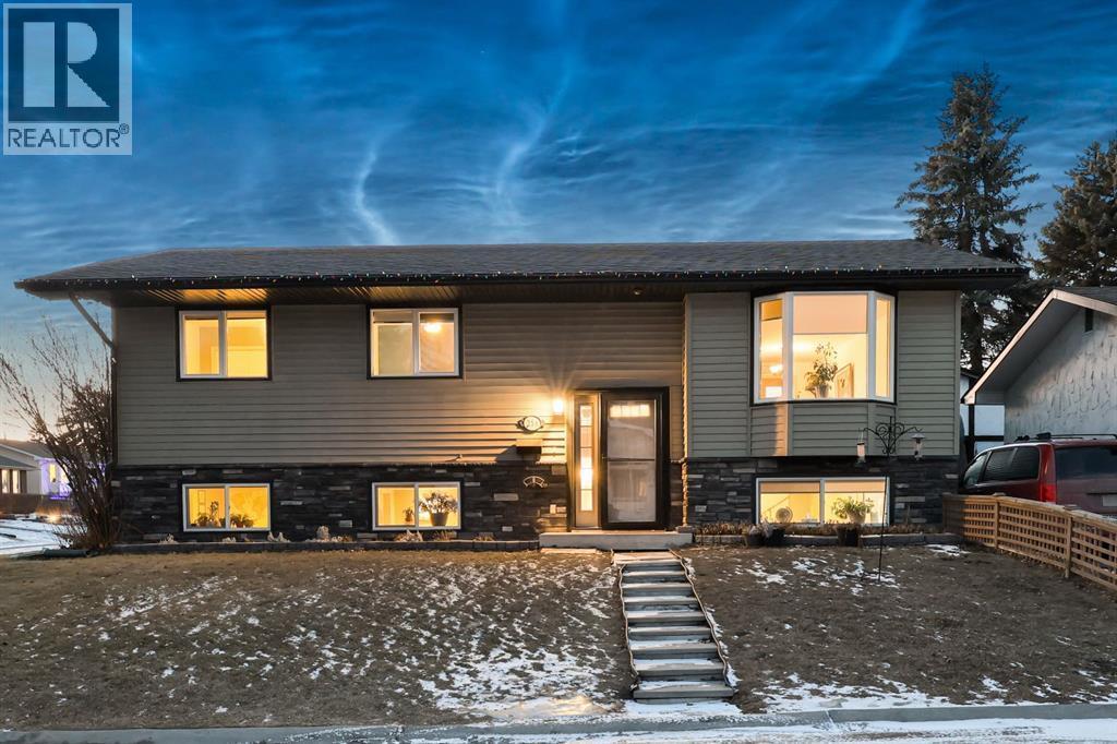 256 Lysander Place Se, Calgary, AB - Outdoor