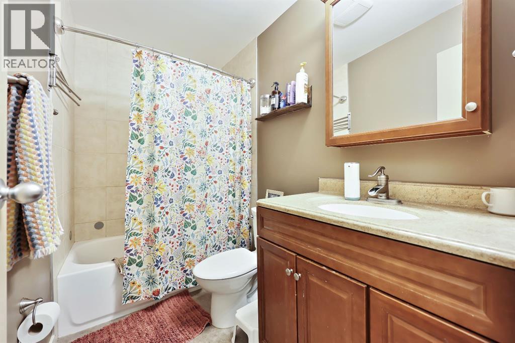 256 Lysander Place Se, Calgary, AB - Indoor Photo Showing Bathroom