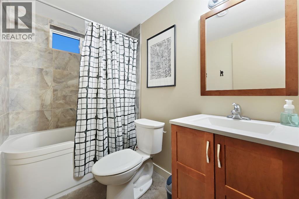256 Lysander Place Se, Calgary, AB - Indoor Photo Showing Bathroom